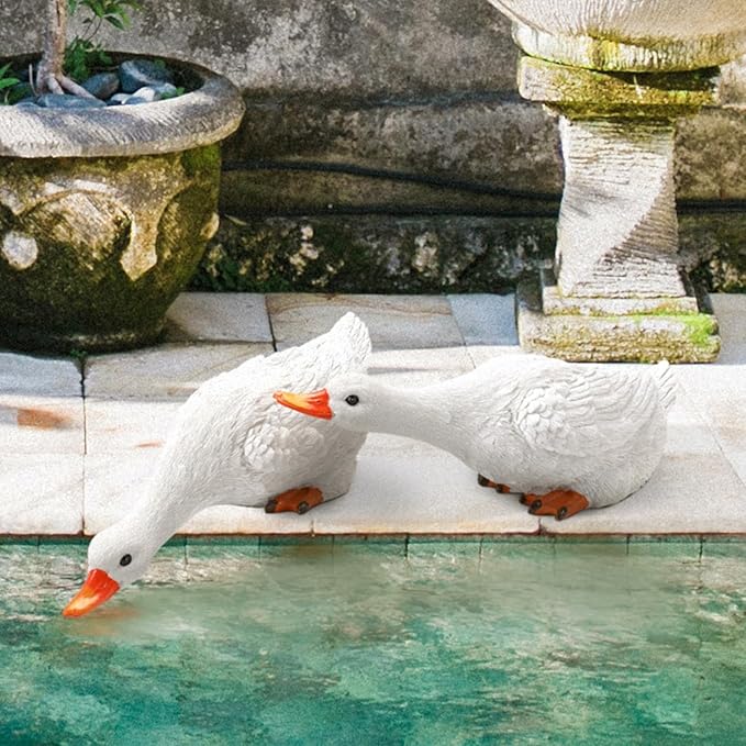 Garden Duck Statues Christmas Pond Decor Resin Goose Sculptures & Statues Funny Animal Outdoor Figurines Yard Art for Patio Pool Lawn, Ideal Gifts for Women Mom