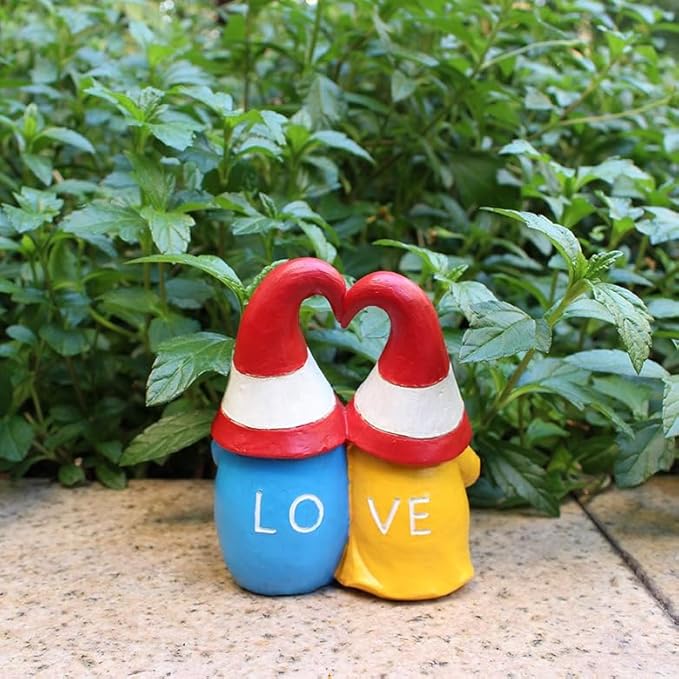 Garden Gnome Outdoor Statues Sweet Couple Gnomes Holding Heart Decor Resin Gnomes Sculptures for Yard Patio Home Lawn Outside Decorations Ornament Housewarming