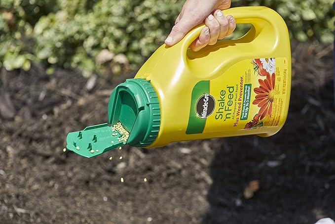 Miracle-Gro Shake 'N Feed All Purpose Plant Food Plus Weed Preventer1, Prevents Crabgrass, Common Chickweed and Common Purslane in Gardens, 4.5 lb.