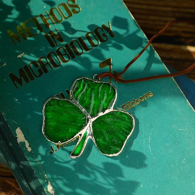 Handmade Stained Glass Clover Suncatcher Glass Panel St. Patrick's Day Christmas Decor for Garden Outdoor Indoor Window Hanging Decoration