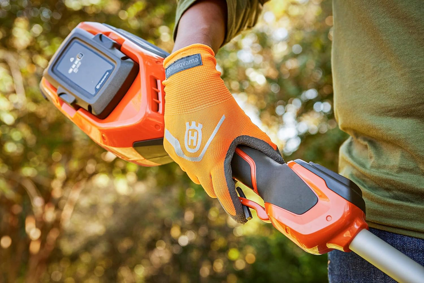 Husqvarna 220iL Cordless String Trimmer with 4 Ah Battery and Charger, 16-Inch Straight Shaft Electric Weed Eater with Dual-Direction Trimmer Head to Change Cutting Direction