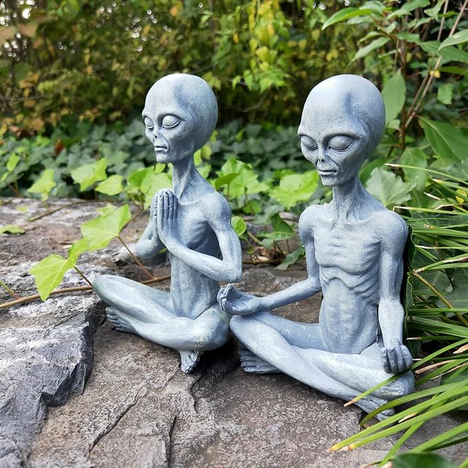 Alien Statue, Meditation Yoga Alien Figure, 6.3" H Resin UFO Alien Sculpture for Home Indoor Outdoor Patio Lawn Yard Decor, Collectable Gift