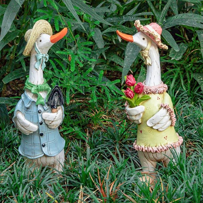 Garden Statues Couple Duck, Funny Cartoon Duck Garden Statues Indoor Outdoor Decorations Cute Ducks Art Décor Goose for Yard Home Garden Patio and Office (2- Pack)
