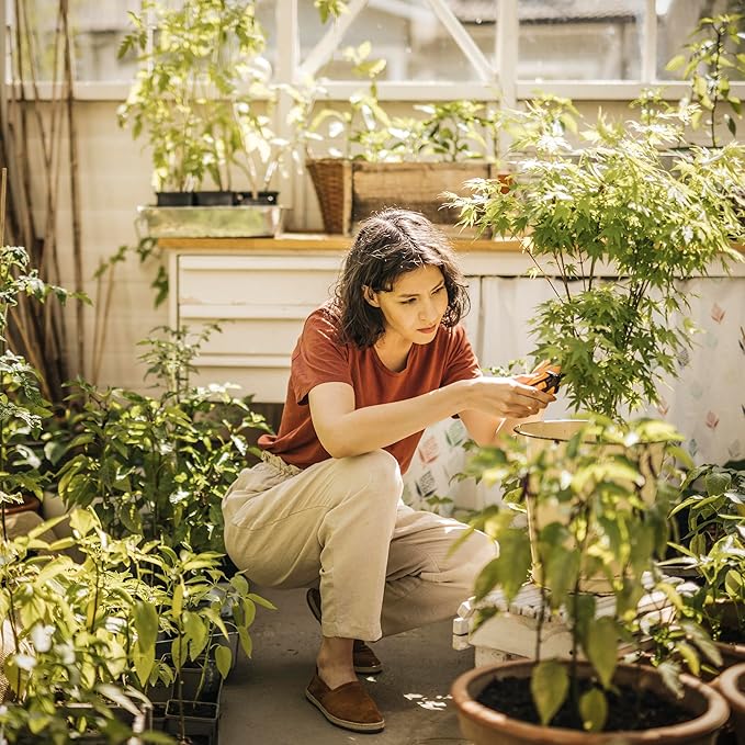 Fiskars 6" Pruning Scissors for Flowers, Buds, Weeds and Small Plants, Garden Snips with Resin Resistant Nonstick Stainless Steel Blades, Gardening Trimmers with Comfortable Handle